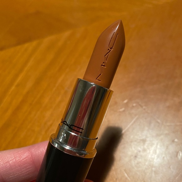 MAC Lustreglass Lipstick Femmomenom - Picture 8 of 16